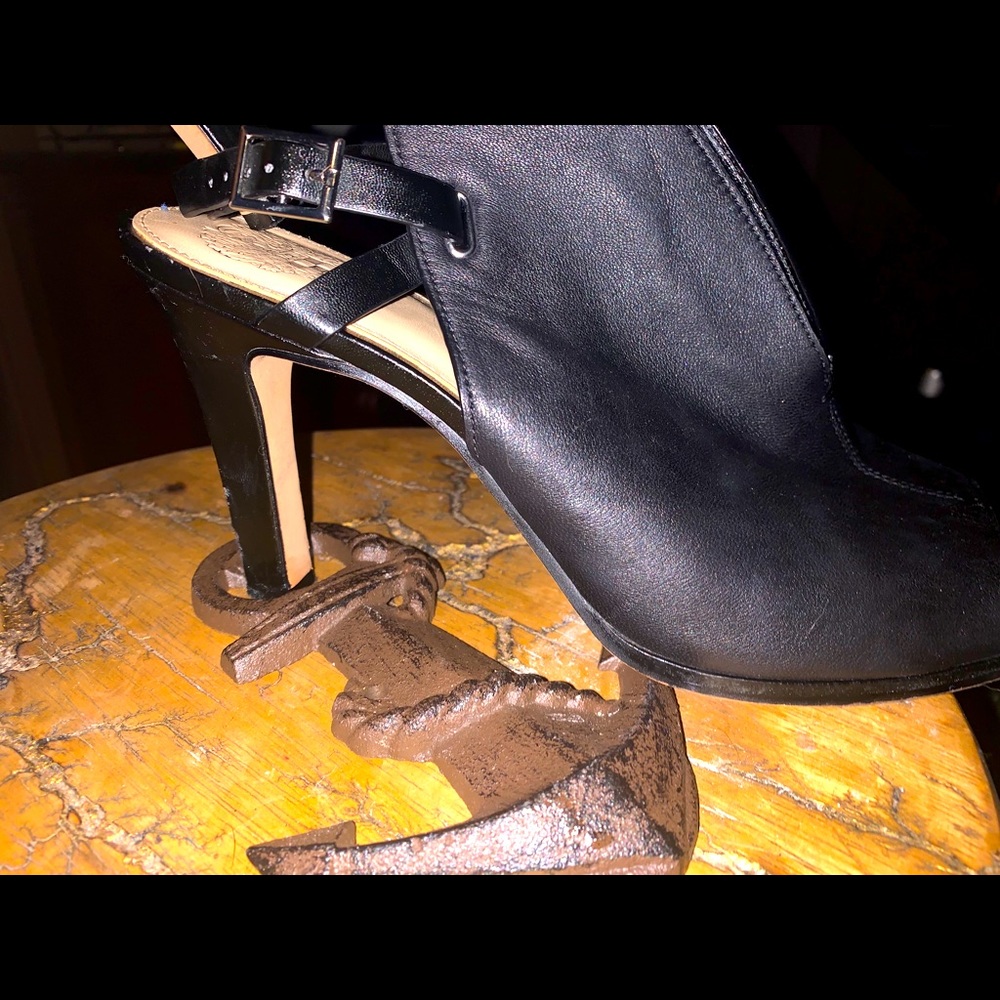 Vince Camuto black leather pumps heels